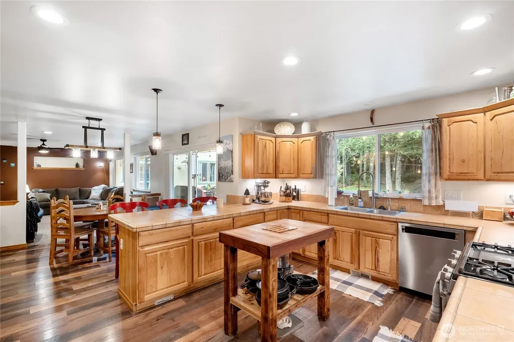 5 Meadowhills Lane Elma WA 98541