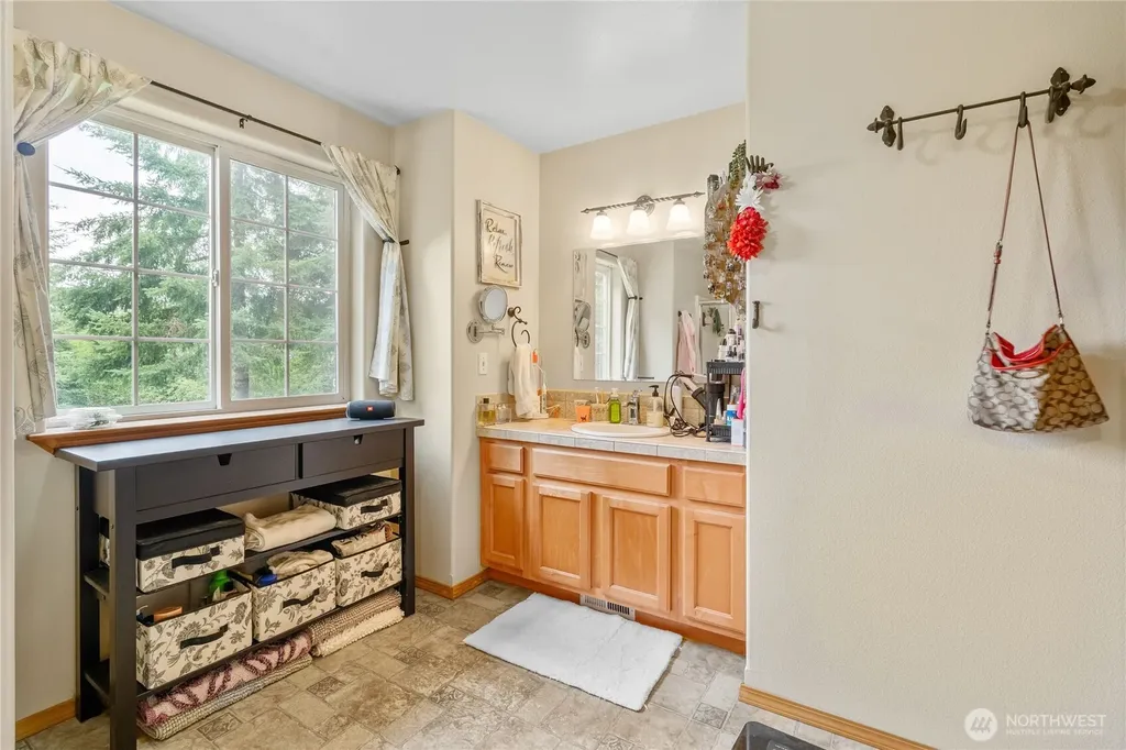 5 Meadowhills Lane Elma WA 98541