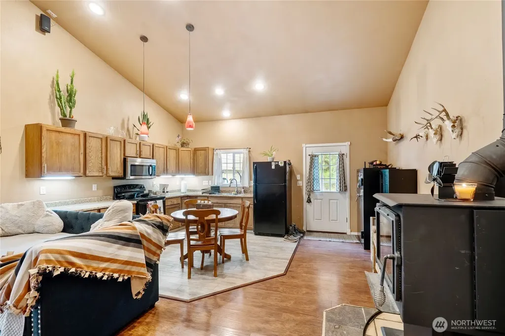 5 Meadowhills Lane Elma WA 98541