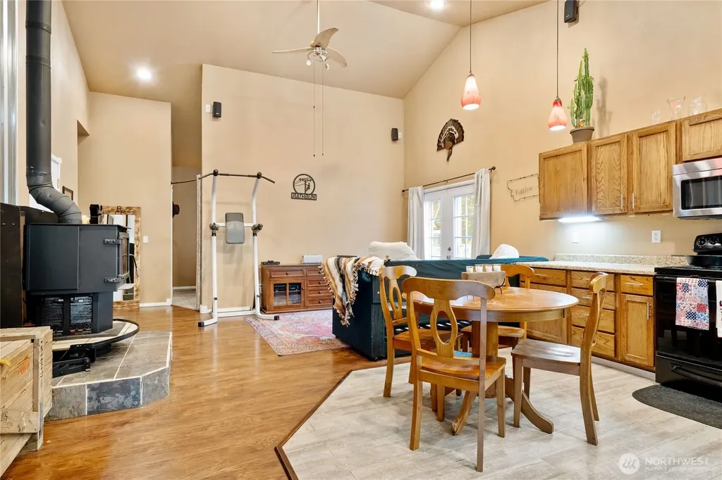 5 Meadowhills Lane Elma WA 98541