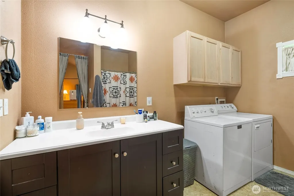5 Meadowhills Lane Elma WA 98541