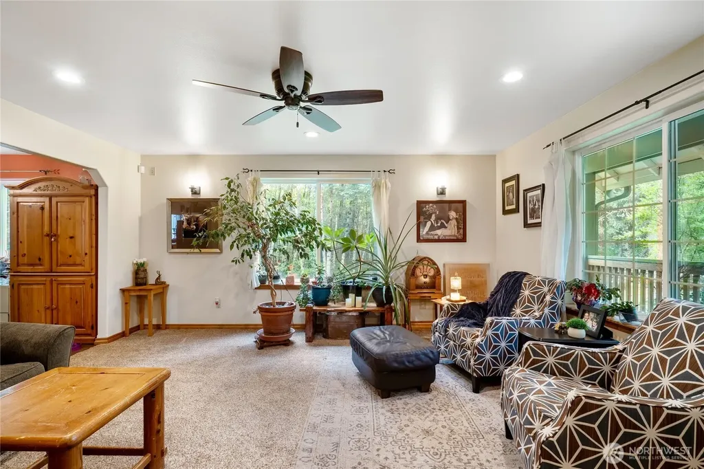 5 Meadowhills Lane Elma WA 98541