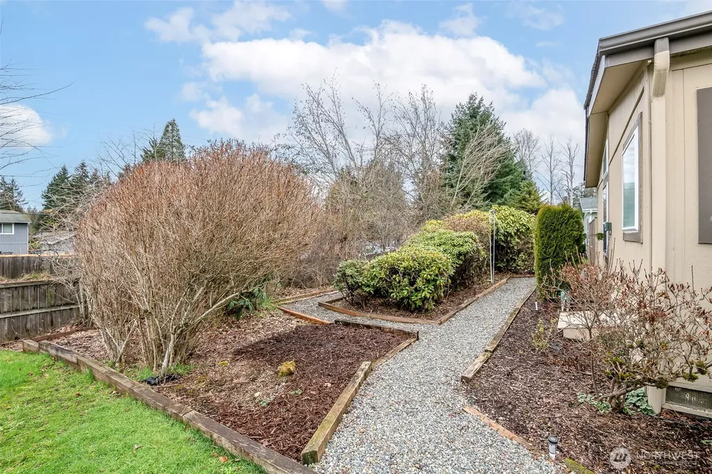 15216 122nd Avenue E Puyallup WA 98374