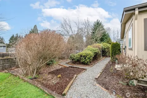 15216 122nd Avenue E Puyallup WA 98374
