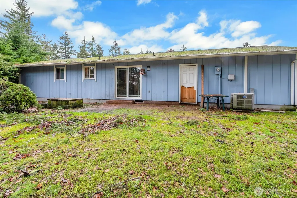 8214 Woodbourne Drive SW Lakewood WA 98499