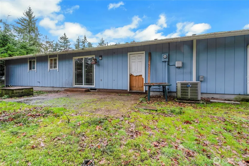 8214 Woodbourne Drive SW Lakewood WA 98499