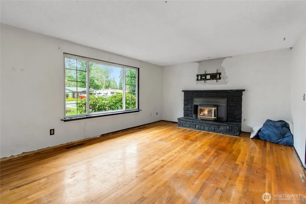 8214 Woodbourne Drive SW Lakewood WA 98499
