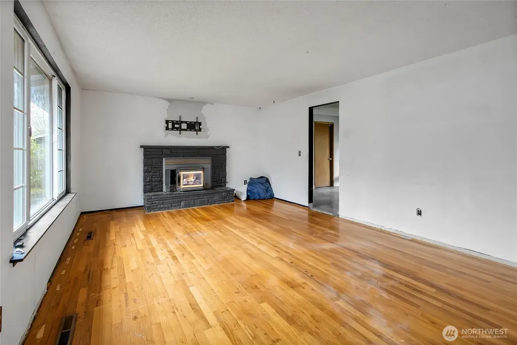 8214 Woodbourne Drive SW Lakewood WA 98499