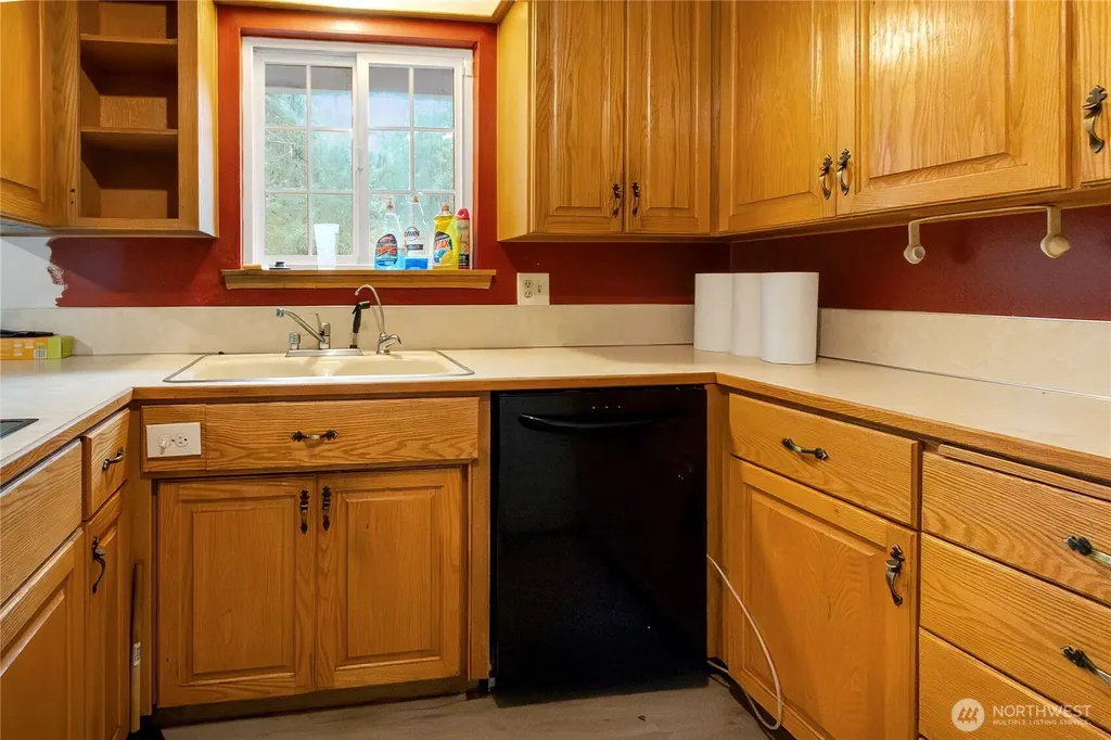 8214 Woodbourne Drive SW Lakewood WA 98499