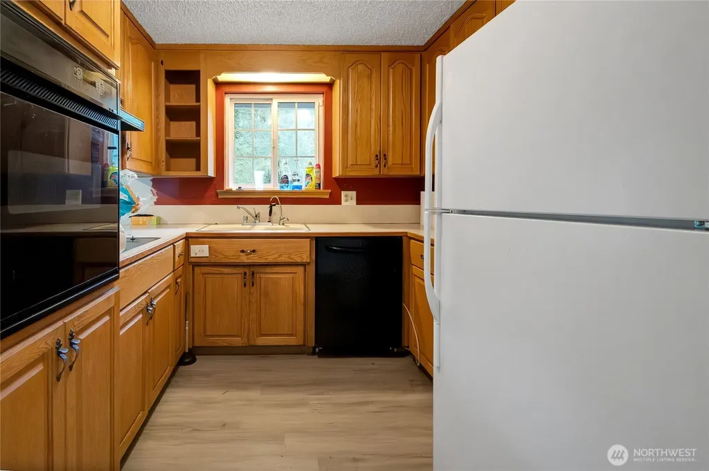 8214 Woodbourne Drive SW Lakewood WA 98499