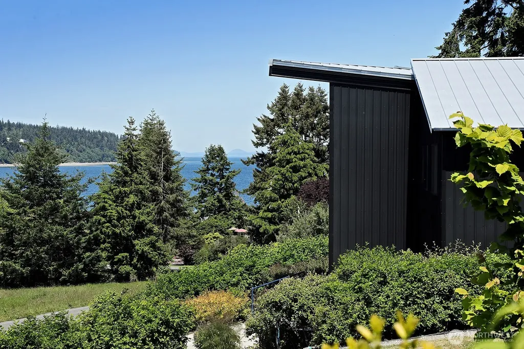 1649 Stewart Road Freeland WA 98249