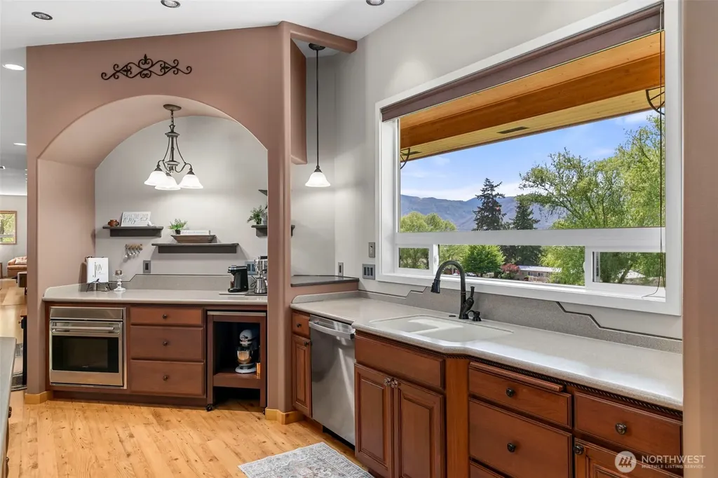 2720 NW Cascade Avenue East Wenatchee WA 98802