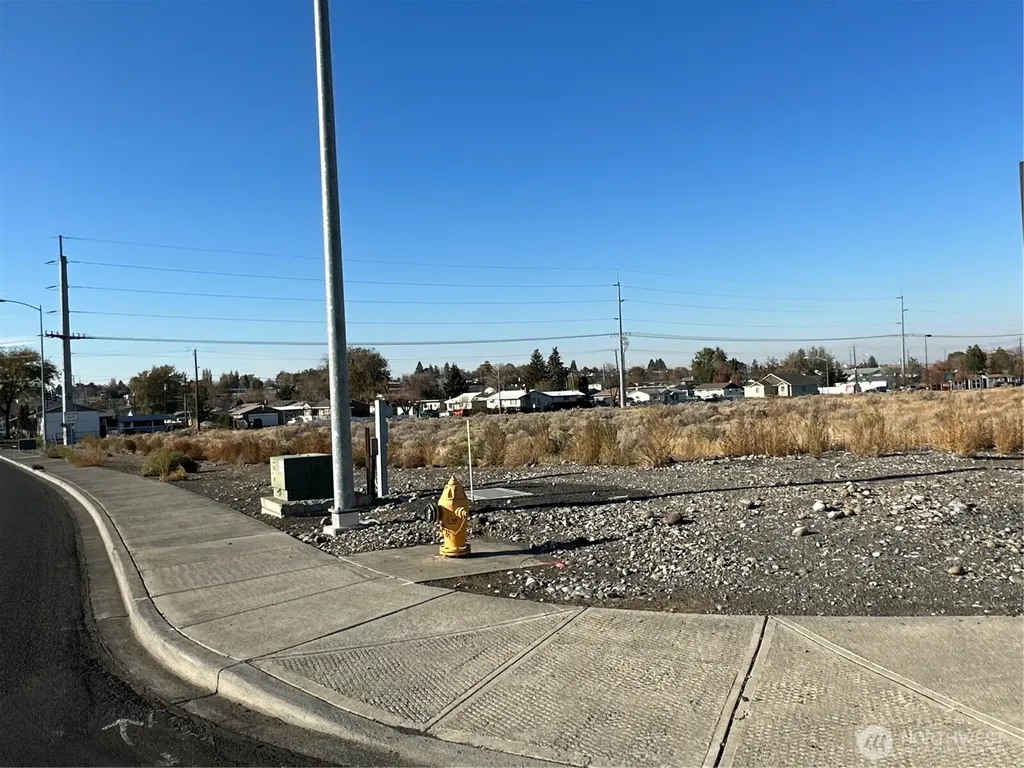 96 W Central Drive Moses Lake WA 98837