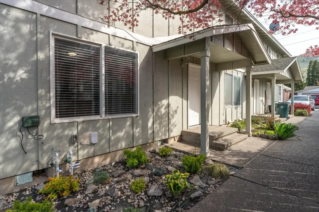 316 E Wapato Avenue Chelan WA 98816