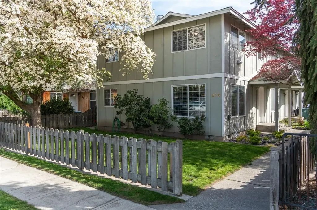 316 E Wapato Avenue Chelan WA 98816