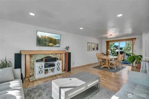 3302 Centennial Way NE Tacoma WA 98422