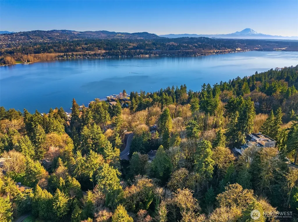 43 Fernbrook Drive Mercer Island WA 98040
