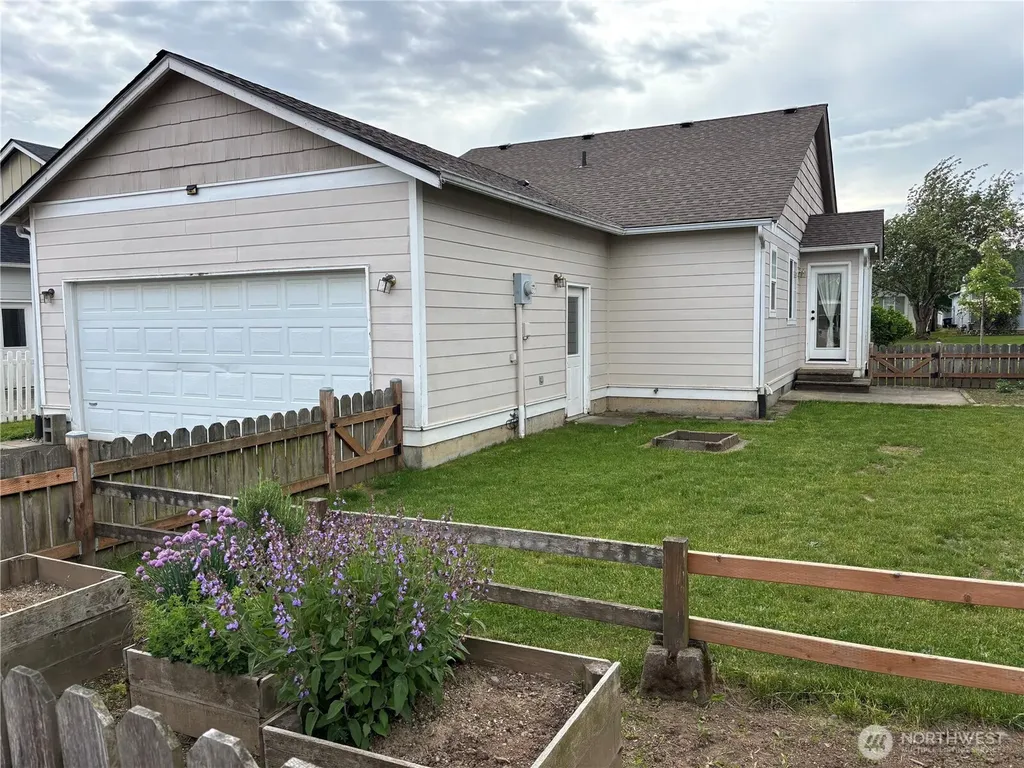 2274 Dogwood Street Lynden WA 98264
