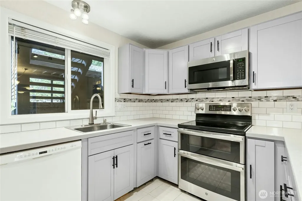 13611 NE 8th Street Bellevue WA 98005