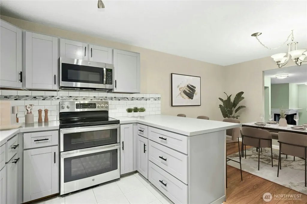13611 NE 8th Street Bellevue WA 98005