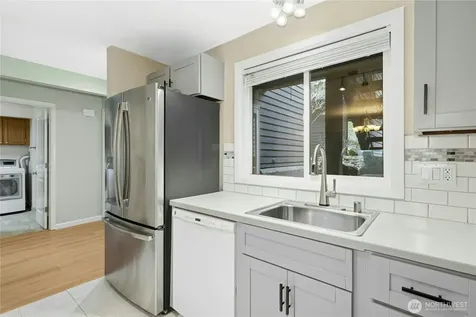13611 NE 8th Street Bellevue WA 98005