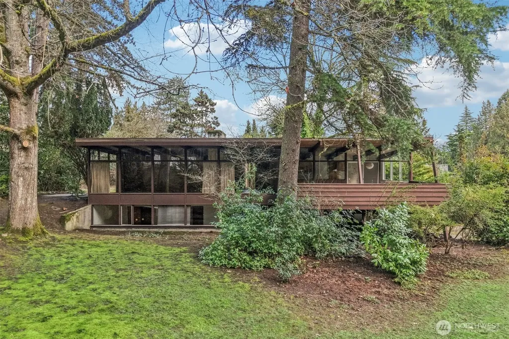 7832 NE 32nd Street Medina WA 98039