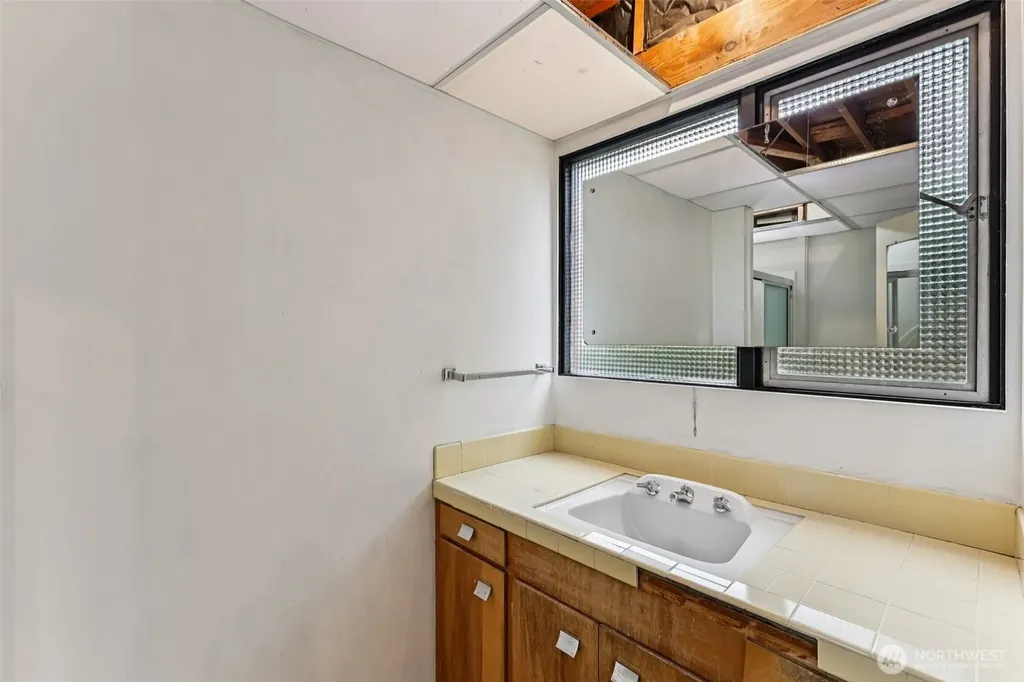 7832 NE 32nd Street Medina WA 98039