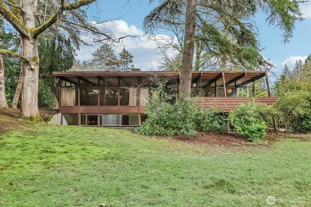 7832 NE 32nd Street Medina WA 98039