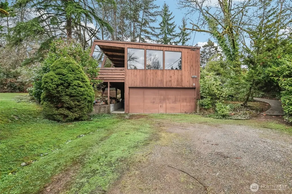 7832 NE 32nd Street Medina WA 98039