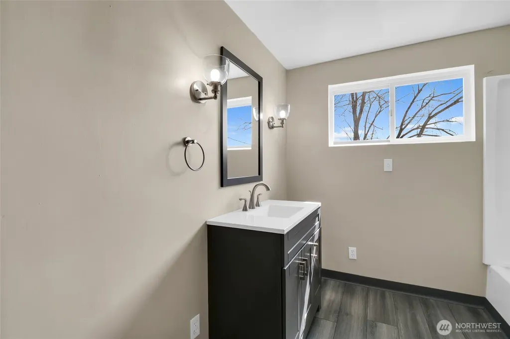 8061 NE Valley Road Moses Lake WA 98837