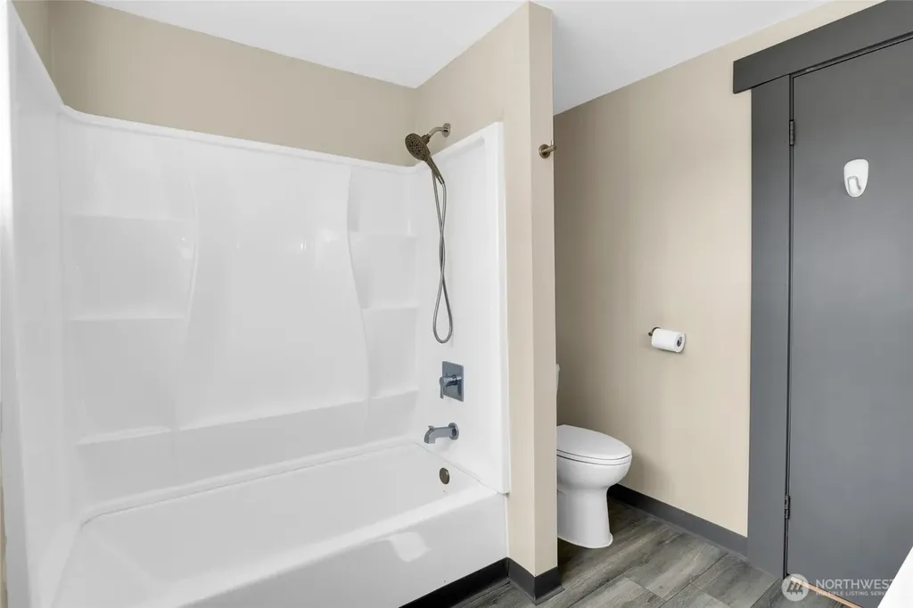8061 NE Valley Road Moses Lake WA 98837