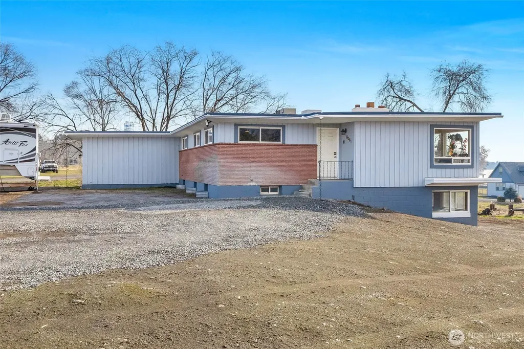 8061 NE Valley Road Moses Lake WA 98837