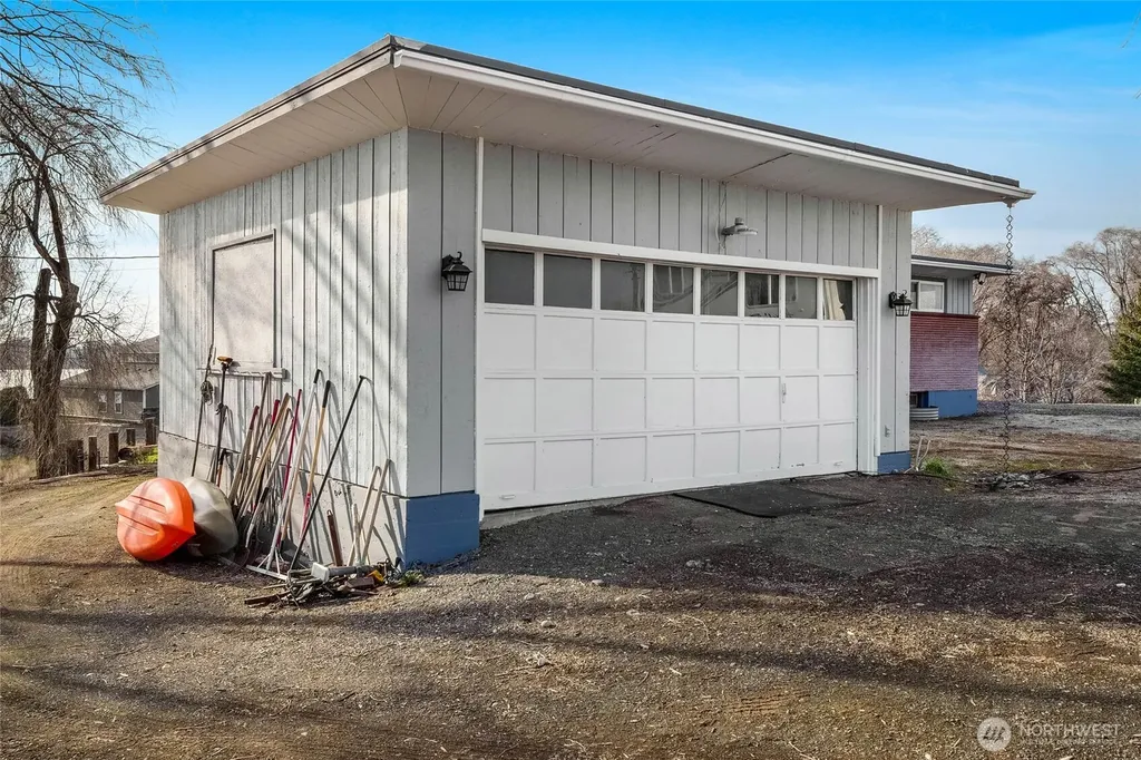 8061 NE Valley Road Moses Lake WA 98837