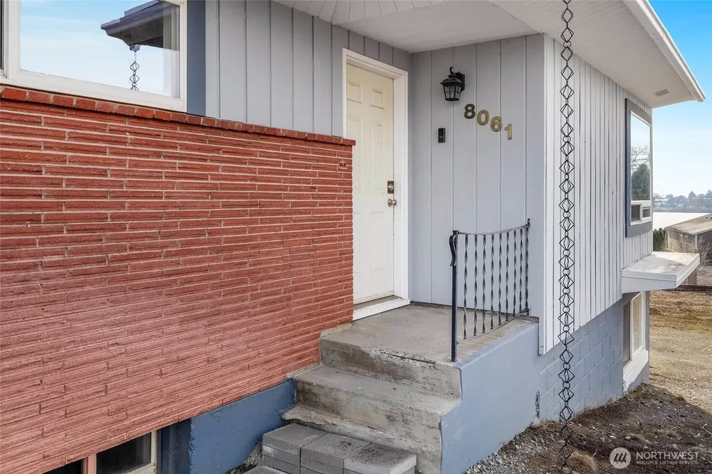 8061 NE Valley Road Moses Lake WA 98837