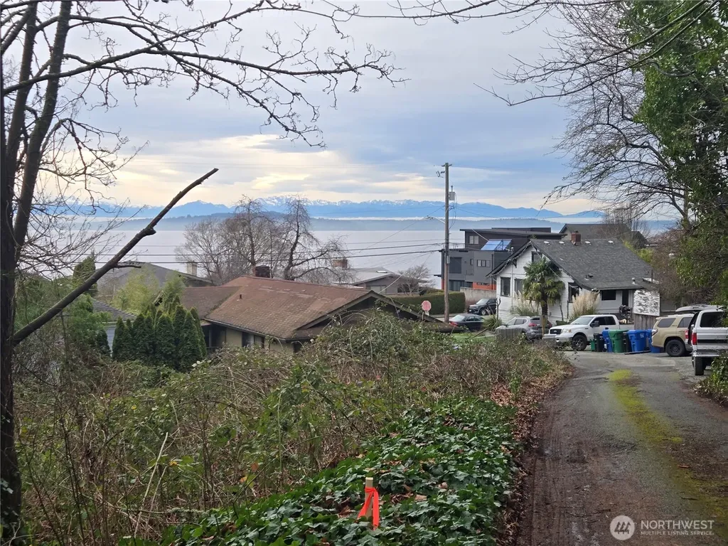 52 SW Canada Drive Seattle WA 98136