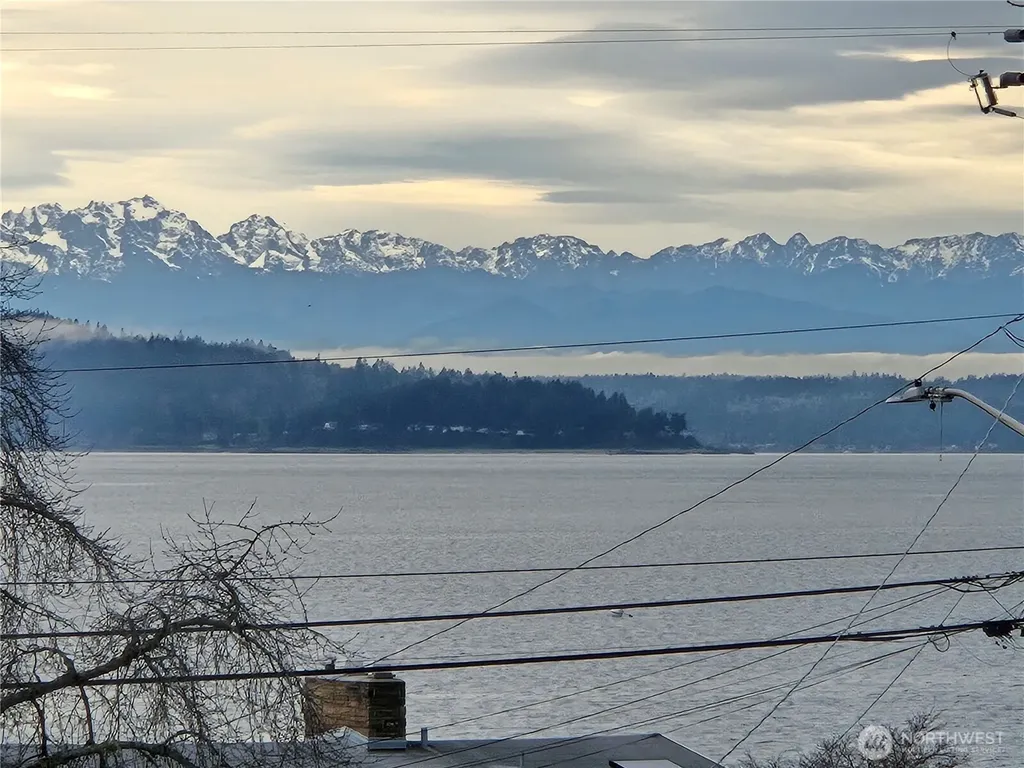 52 SW Canada Drive Seattle WA 98136