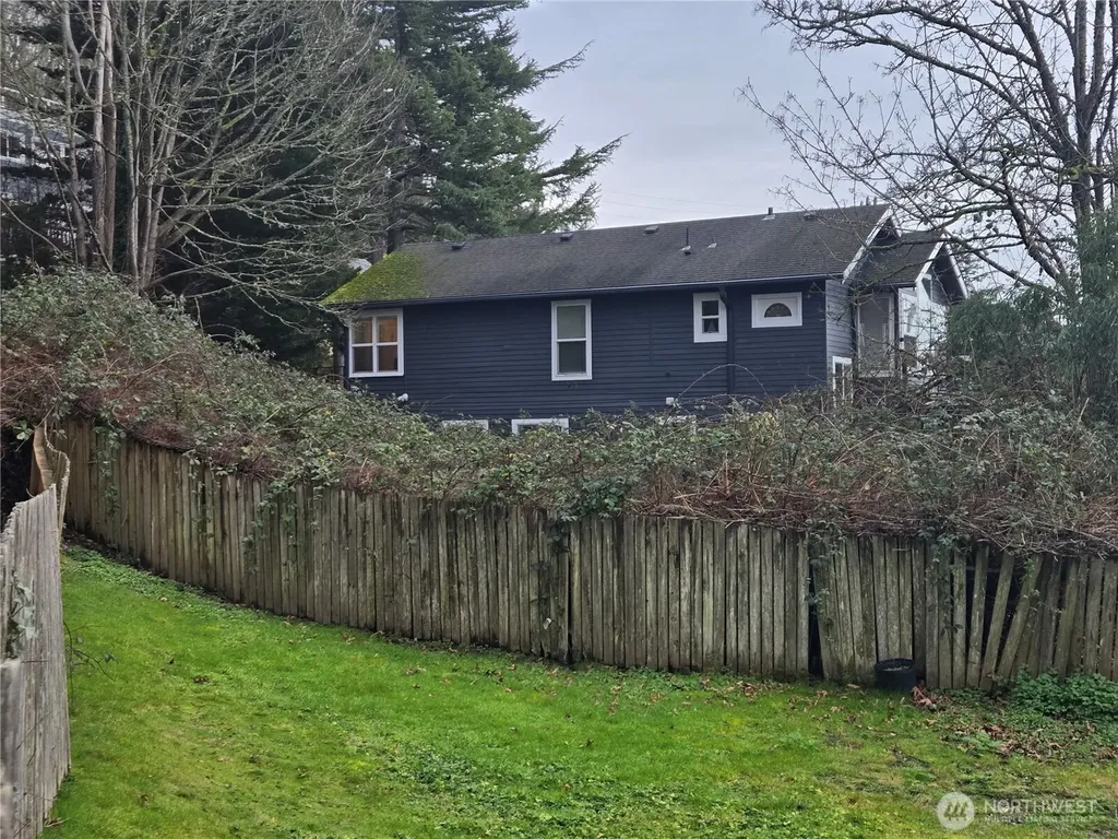 52 SW Canada Drive Seattle WA 98136