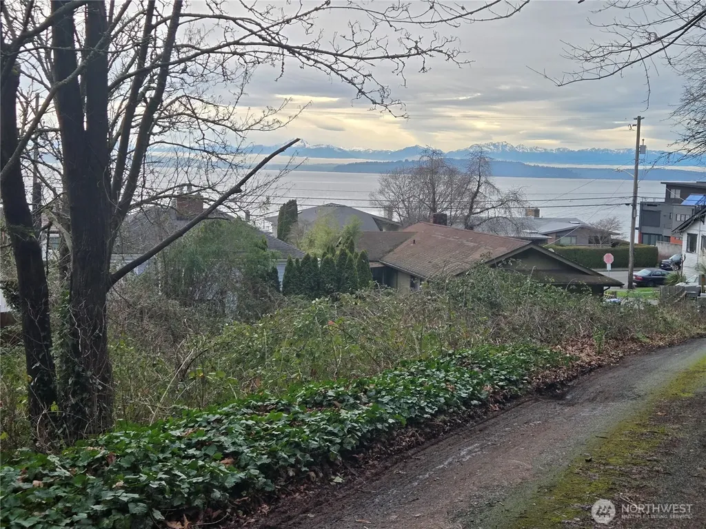 52 SW Canada Drive Seattle WA 98136