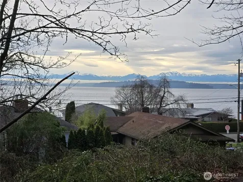 52 SW Canada Drive Seattle WA 98136