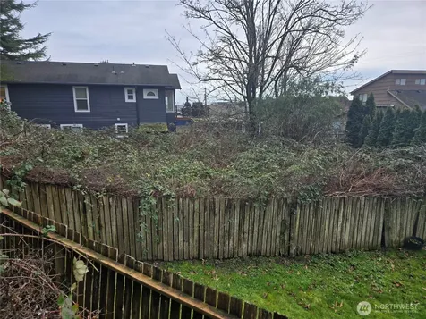 52 SW Canada Drive Seattle WA 98136