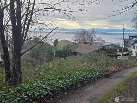 52 SW Canada Drive Seattle WA 98136