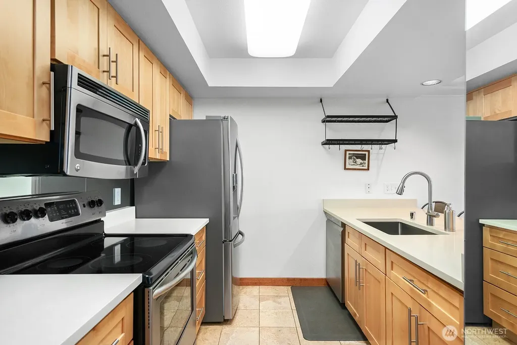 2401 8th Avenue N Seattle WA 98109