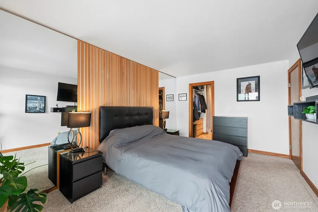2401 8th Avenue N Seattle WA 98109