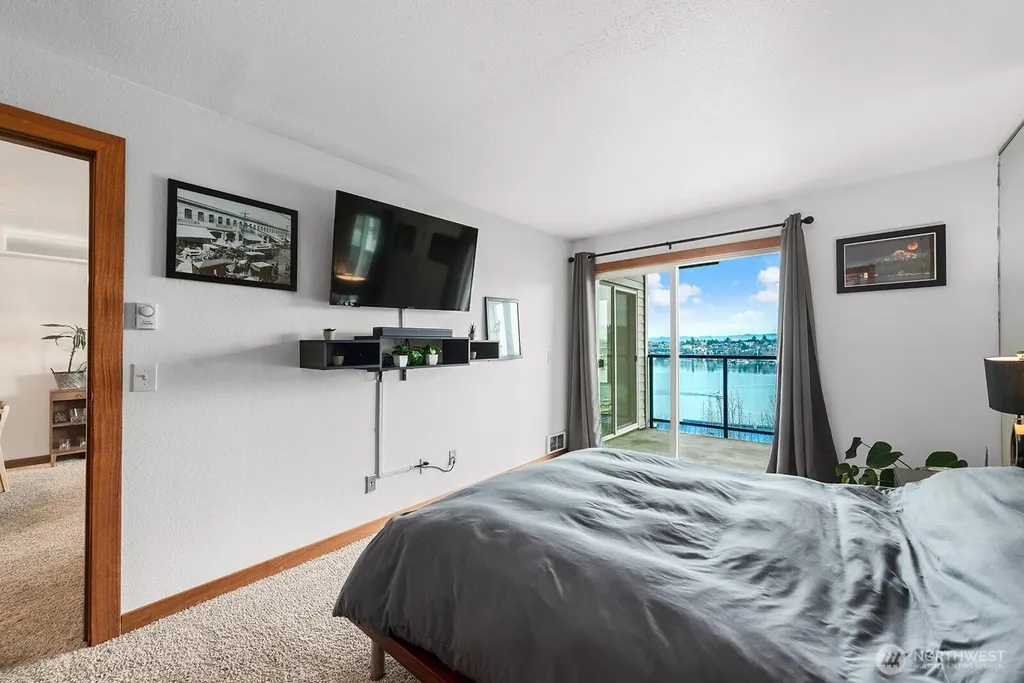 2401 8th Avenue N Seattle WA 98109