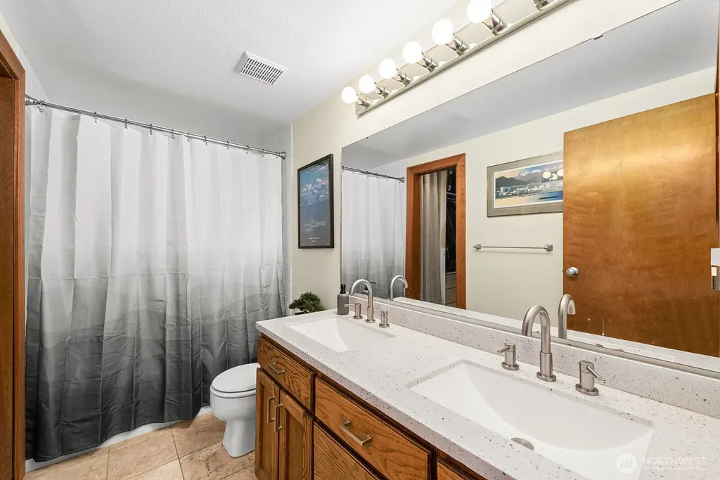 2401 8th Avenue N Seattle WA 98109