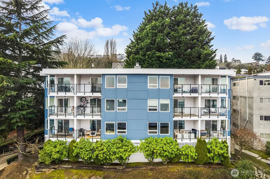 2401 8th Avenue N Seattle WA 98109