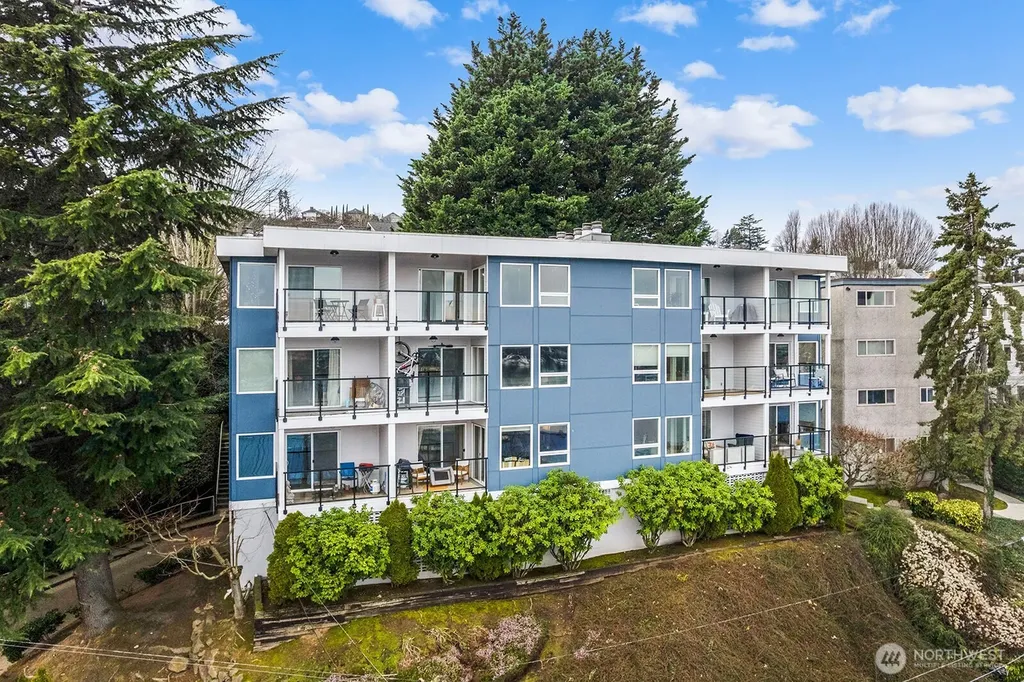 2401 8th Avenue N Seattle WA 98109