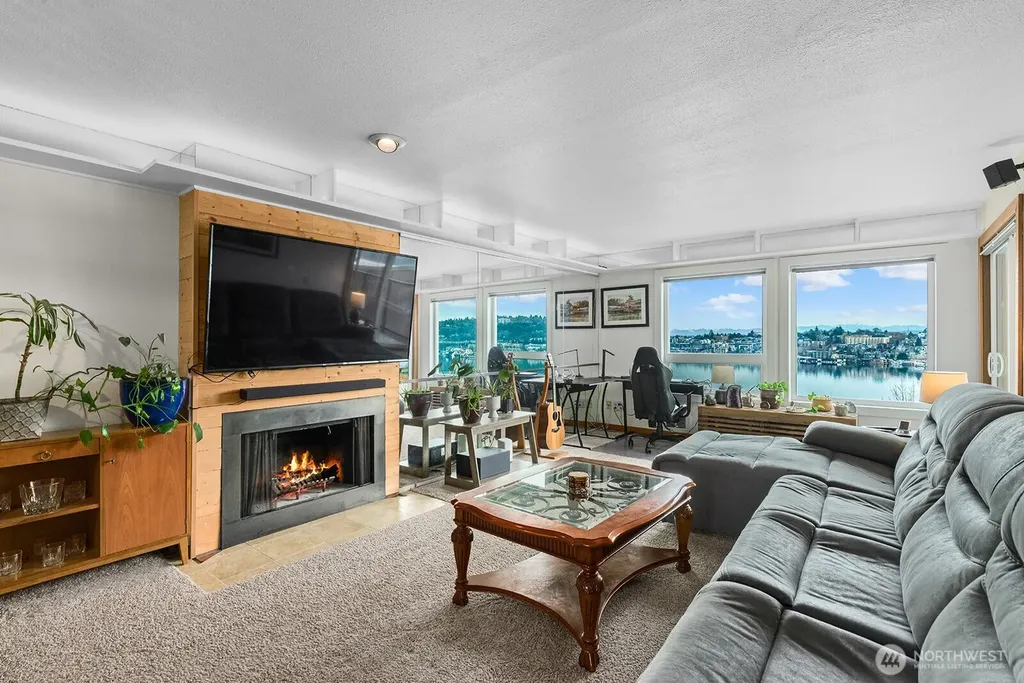 2401 8th Avenue N Seattle WA 98109