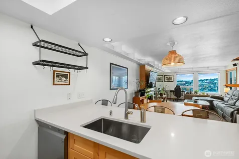 2401 8th Avenue N Seattle WA 98109