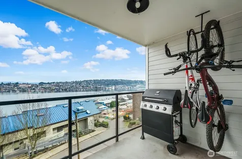 2401 8th Avenue N Seattle WA 98109